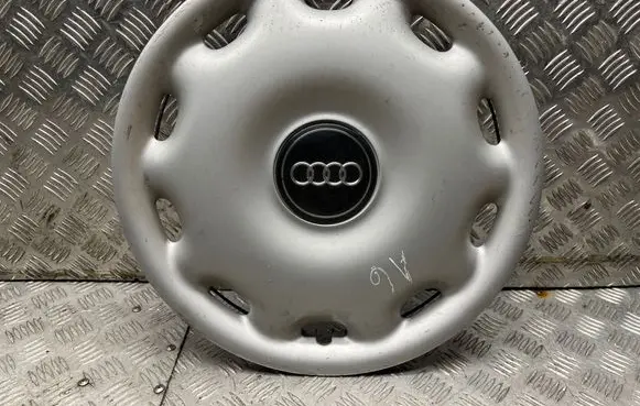 Audi A8 S8 D2 4D R16 wheel hub/cap/trim 4D0601147