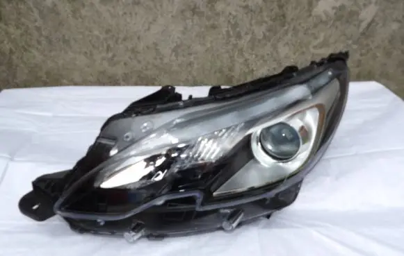 Peugeot 2008 I Headlight/headlamp 9825313980 90167010 P17502A01