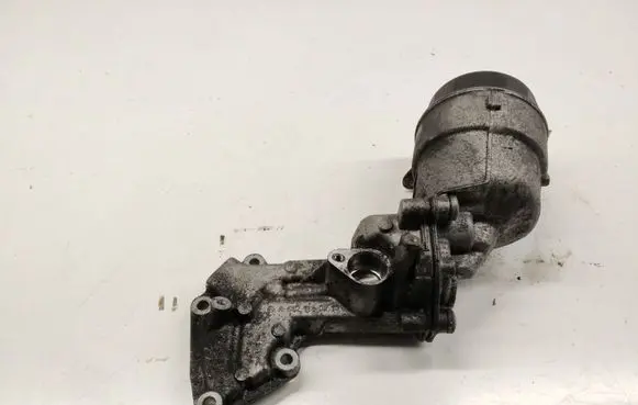 Mercedes-Benz X-class W470 Oil filter mounting bracket A6421800910