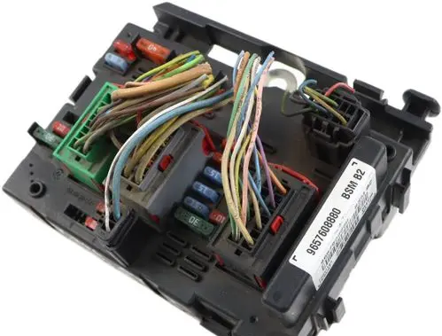 Peugeot 206 Fuse module 9657608880 73031189