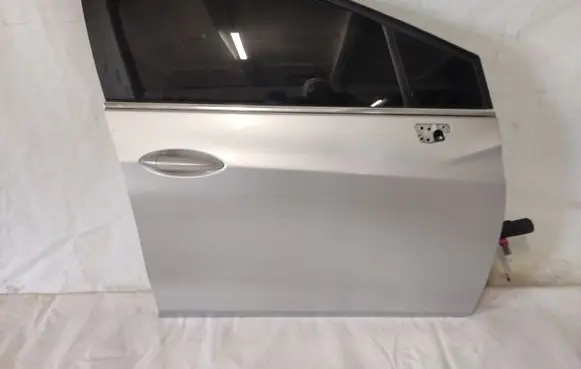 Chevrolet Cruze II Front door 39137992
