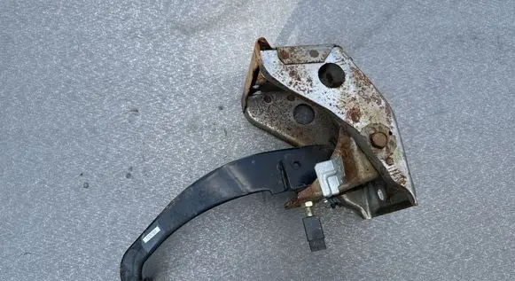 Nissan Terrano Brake pedal 4652001G05