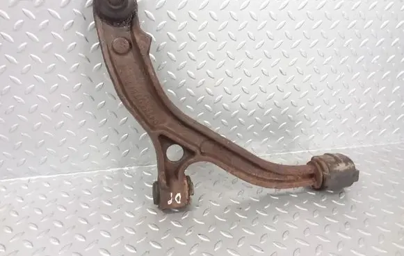 Chrysler Voyager Front lower control arm/wishbone 04743078AA