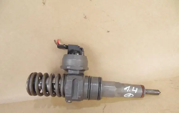 Volkswagen Polo IV 9N3 Fuel injector 0414720215