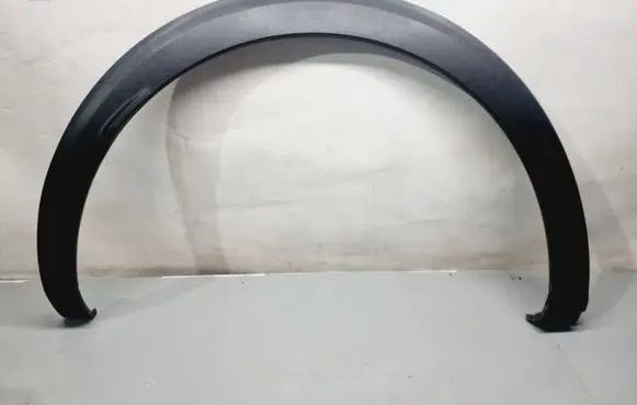 Rear fender molding trim