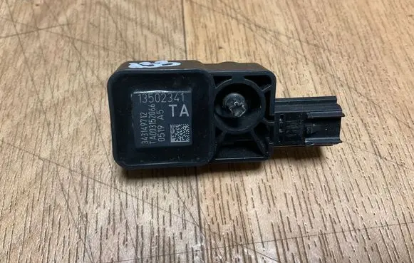 Opel Insignia A Airbag deployment crash/impact sensor 13502341