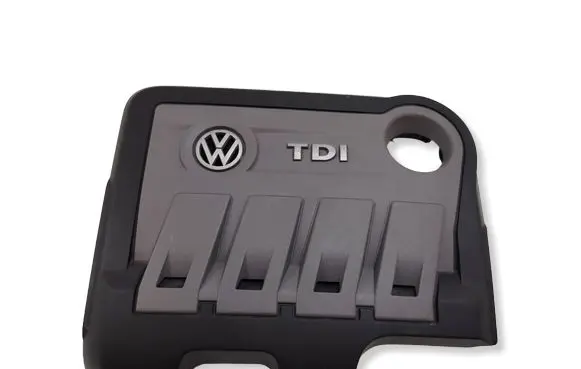 Volkswagen PASSAT B7 Engine cover (trim) 06200288
