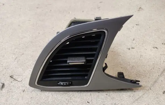 Seat Leon (5F) Dash center air vent grill 5F1820901D
