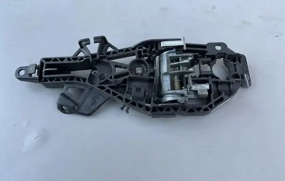 Chevrolet Camaro Front door exterior handle/bracket 13512733