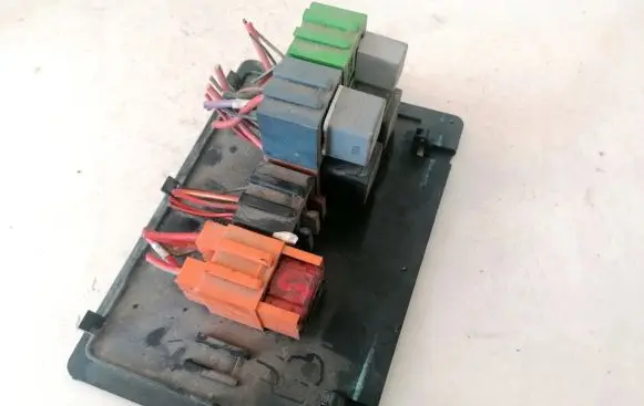 Mercedes-Benz Sprinter W901 W902 W903 W904 Fuse box set 9015450003
