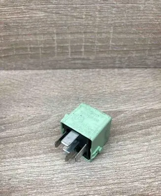 BMW 5 E39 Other relay 8373700 V23134K59X312