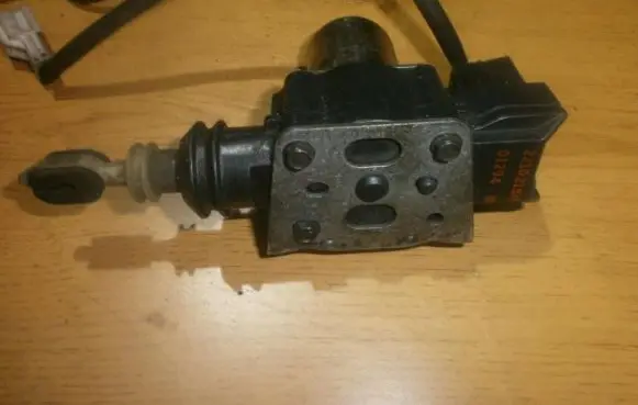 Mitsubishi Space Wagon Central locking motor 22102180