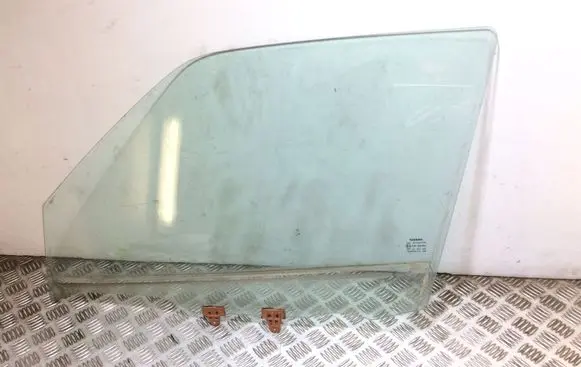 Nissan Juke I F15 Front door window glass four-door 43R007951