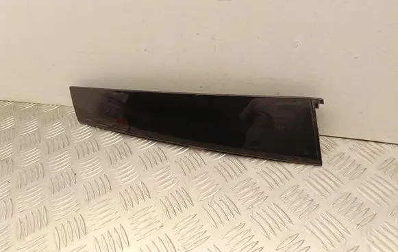 Peugeot 3008 II Front door glass trim molding 9811558580
