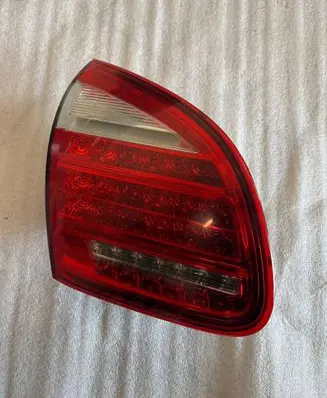 Porsche Cayenne (92A) Tailgate rear/tail lights 7P5945093M
