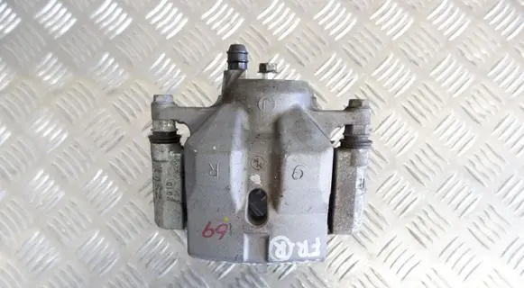 Toyota Prius (XW50) Front brake caliper 4773047060