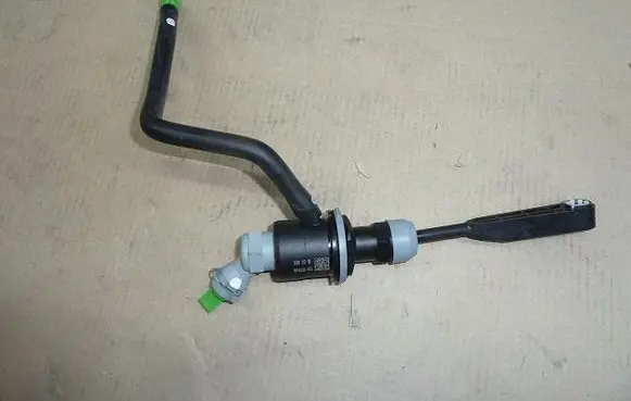 Dacia Dokker Clutch master cylinder 6284600751