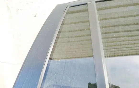 Chrysler Pacifica Rear vent window glass 