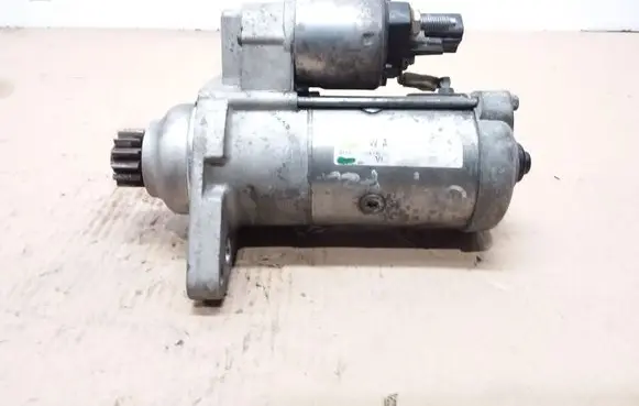 Volkswagen Golf VI Starter motor 02Z911024A