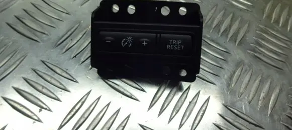 Nissan Qashqai Speedometer (instrument cluster)