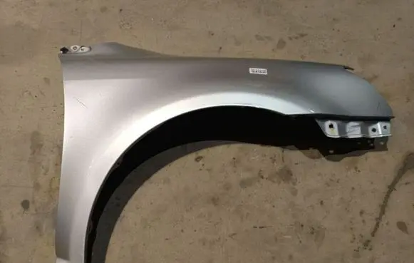 Toyota Avensis T250 Fender