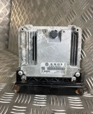 Volkswagen PASSAT CC Engine control unit/module 06J906026BN 06J906026D 0261S04322