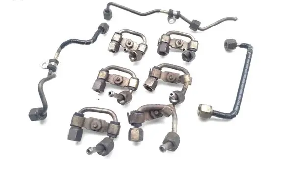 Land Rover Discovery 3 - LR3 Fuel injector supply line/pipe 