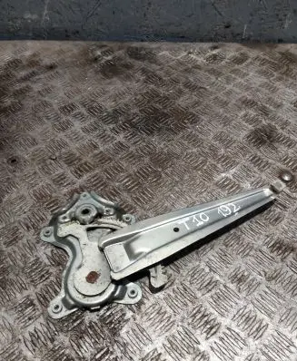 Toyota RAV 4 (XA30) Rear door manual window regulator T10192