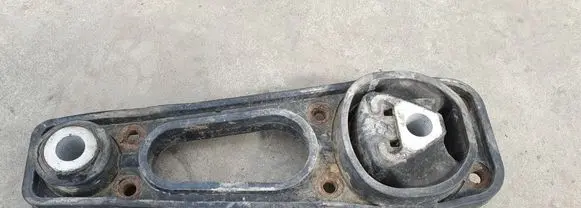 Dacia Duster Gearbox mounting bracket 8200805813C
