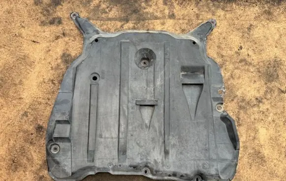 Volvo XC90 Engine splash shield/under tray 2356