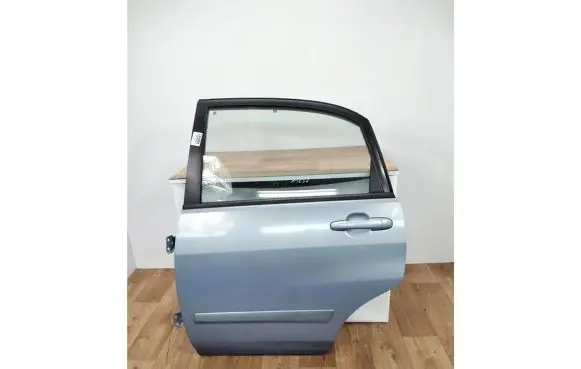 Suzuki Liana Rear door