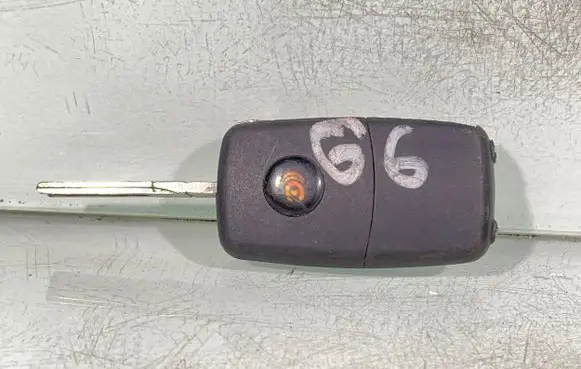 Volkswagen Golf VI Ignition key/card 