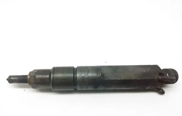 Volkswagen Golf III Fuel injector 028130201G
