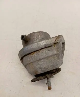 Engine mount bracket