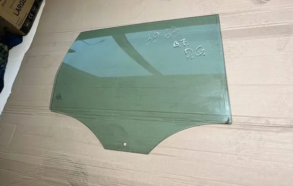 Rear door window glass
