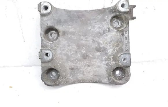Honda CR-V A/C compressor mount bracket 