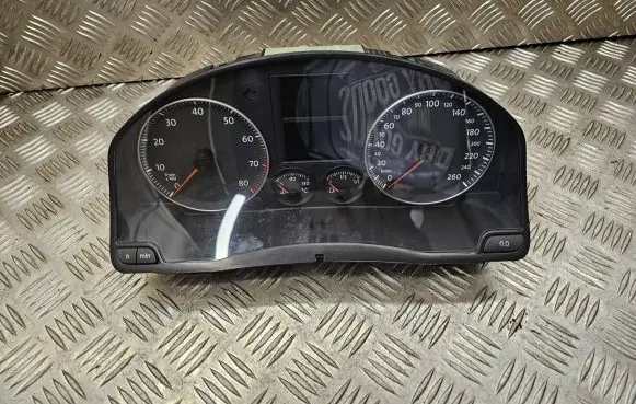 Volkswagen Golf V Speedometer (instrument cluster) 1K0920851G