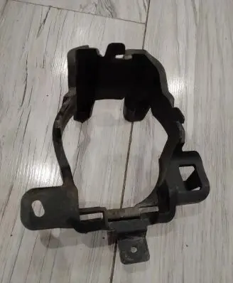 Peugeot 208 I Fog light bracket 9675686980