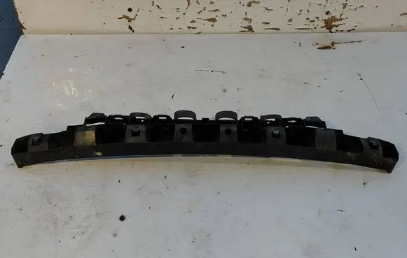 Front bumper mounting bracket