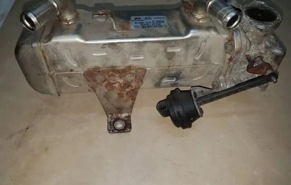 Hyundai Santa Fe EGR valve cooler 284162F140