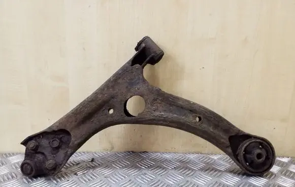 Toyota Corolla Verso E121 Front lower control arm/wishbone