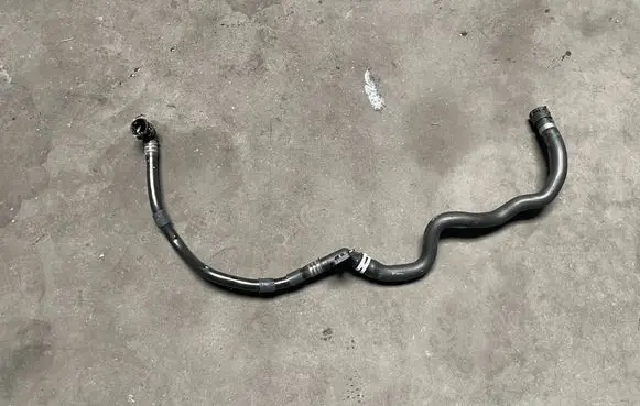 Volvo XC40 Engine coolant pipe/hose 31686213