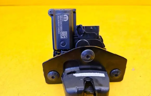 Peugeot 3008 III Tailgate lock latch 9843351880