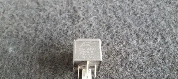 Volkswagen Polo III 6N 6N2 6NF Other relay 95VW10K705CA 7M0951253A