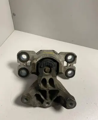 Volvo S60 Engine mount bracket 31401307