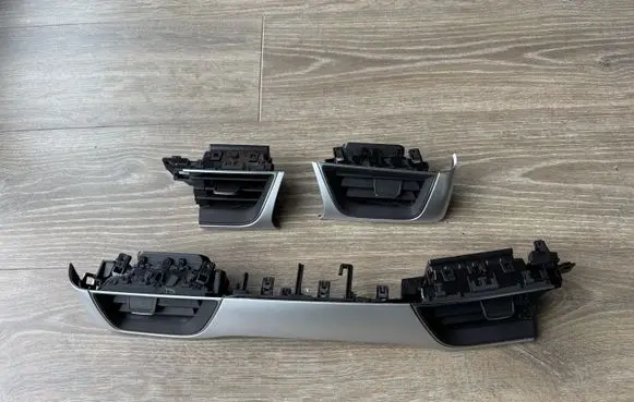 Renault Captur II Dashboard air vent grill cover trim 687607792R 687602047R