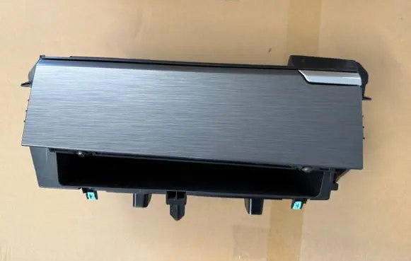 Volkswagen Amarok II Glove box
