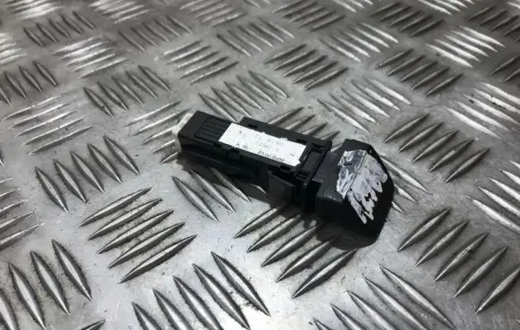 Mazda 2 Hazard light switch d651664h0 03004300
