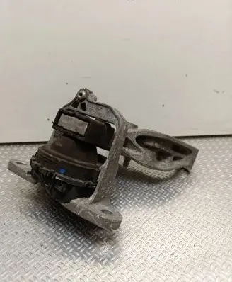 Opel Vivaro Engine mount bracket 112101360R