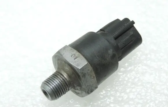 Toyota Avensis T270 Oil pressure sensor